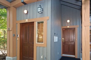 Exterior detail - Bluff 9 townhouse with beautiful view (Whistler)