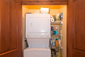 Interior - Bluff 9 townhouse with beautiful view (Whistler)