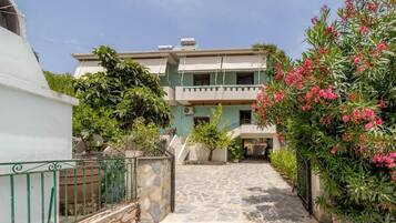 Classic Apartment | Terrace/patio