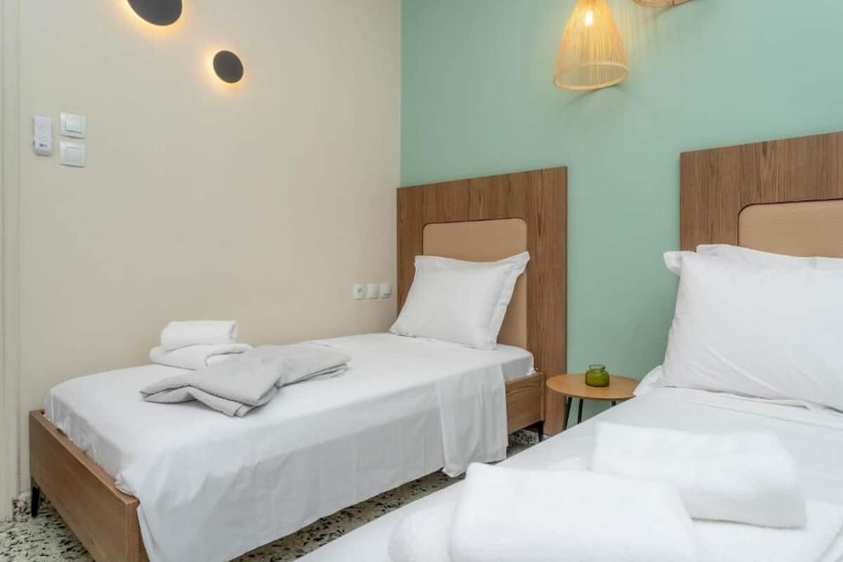 Laptop workspace, soundproofing, free WiFi, bed sheets