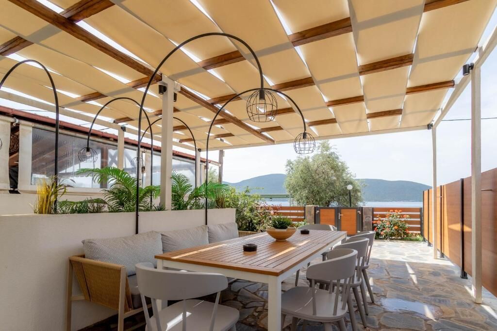 Căn hộ Premium | Khu phòng khách | TV màn hình phẳng 