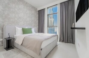 4 bedrooms, iron/ironing board, travel cot, WiFi - Glorious Burj Khalifa & fountain views | 4BDR (Dubai)