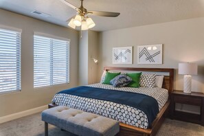 4 chambres, fer et planche à repasser, Wi-Fi, literie fournie