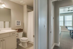 Shower, hair dryer, towels, soap - Family Adventure Near Zion 4 Bed 4 Bath sleeps 16 (Washington)