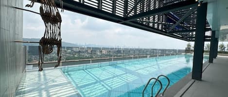 Pool auf dem Dach