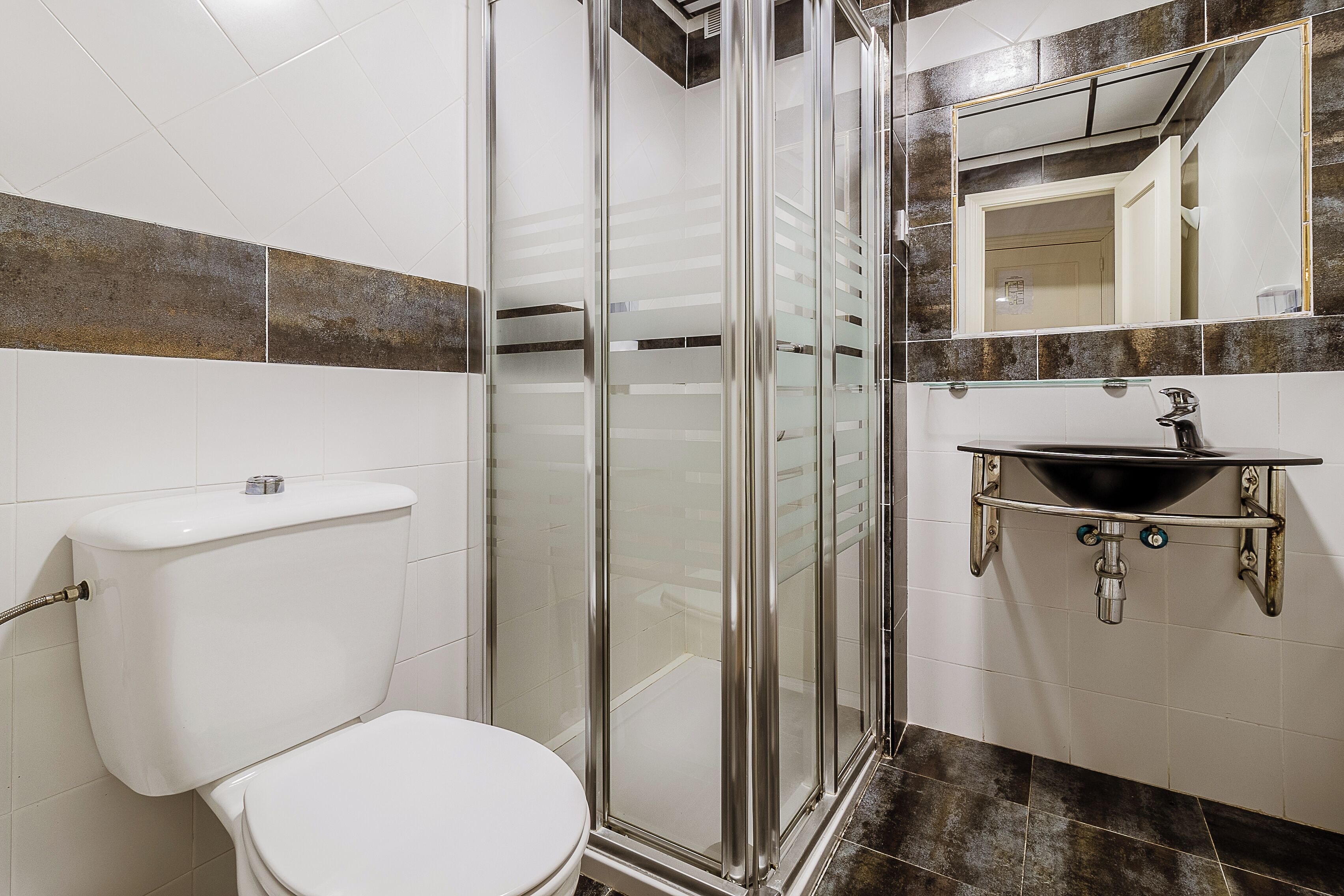 淋浴设施、毛巾、肥皂、洗发水