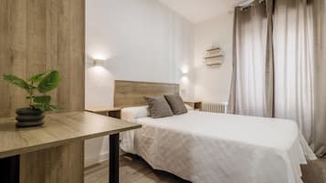 1 bedroom, desk, laptop workspace, free WiFi