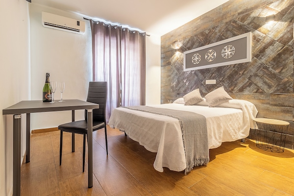 Comfort-Suite | 1 Schlafzimmer, Schreibtisch, laptopgeeigneter Arbeitsplatz