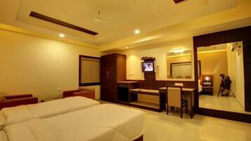 Habitación Club | Espacio para trabajar con laptop, wifi gratis y ropa de cama