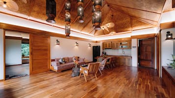 Luxury-Bungalow, Balkon, Bergblick | 1 Schlafzimmer, hochwertige Bettwaren, Betten mit Memory-Foam-Matratzen