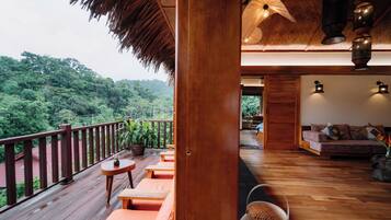 Luxury-Bungalow, Balkon, Bergblick | Balkon