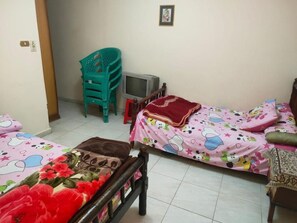 3 bedrooms, iron/ironing board, bed sheets