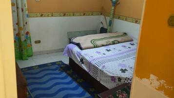 3 chambres, fer et planche à repasser, draps fournis