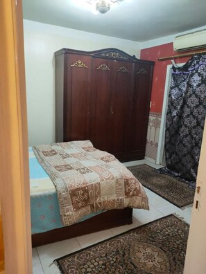 3 bedrooms, iron/ironing board, bed sheets
