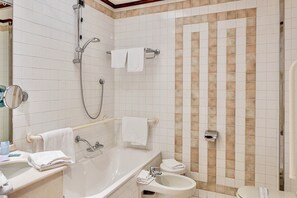 Double Room, Partial Sea View | Bathroom
