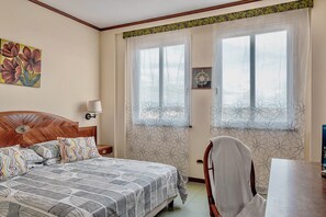 Habitación doble, vista al mar | Caja de seguridad en la habitación, escritorio, cunas y wifi gratis 