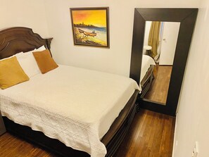 2 bedrooms, iron/ironing board, WiFi, bed sheets - Charming 2-bedroom apartment with AC, WiFi in delightful Queens (Queens)