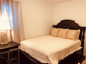 2 bedrooms, iron/ironing board, WiFi, bed sheets