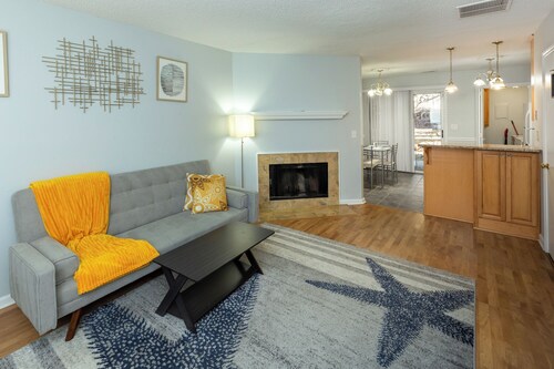 Fully Renovated 2 bdrm/2.5ba near UNC & Weaver St!