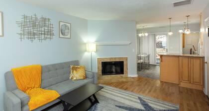 Fully Renovated 2 bdrm/2.5ba near UNC & Weaver St!