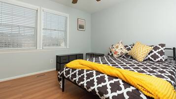 2 habitaciones, tabla de planchar con plancha, wifi y ropa de cama