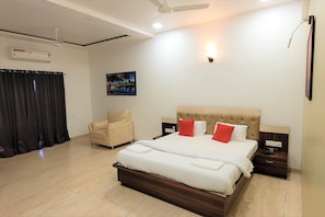 Deluxe Room | Individually decorated, individually furnished, soundproofing, free WiFi
