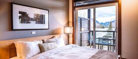 2 عدّة غرف نوم ومكواة/لوح كي وواي فاي وملاءات أسرّة