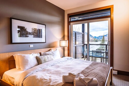 Waterfront Suite & Lake Resort
