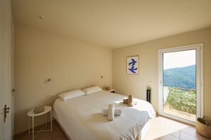 5 bedrooms, iron/ironing board, WiFi, bed sheets - Stunning 5 Bedroom house in Begur: Breathtaking sea views with a fantastic pool (Sa Riera)