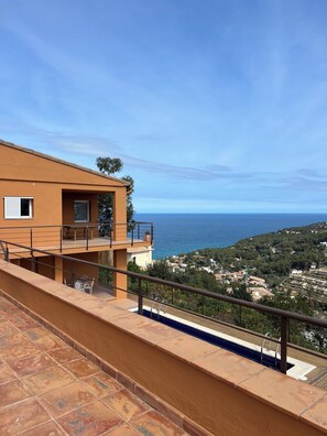 Property grounds - Stunning 5 Bedroom house in Begur: Breathtaking sea views with a fantastic pool (Sa Riera)