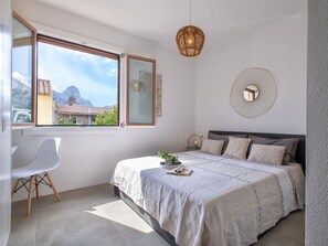 3 bedrooms, iron/ironing board, travel crib, free WiFi