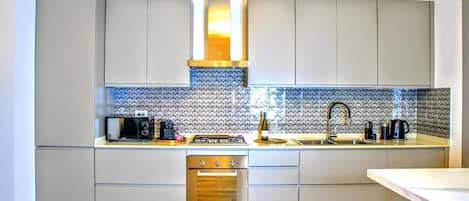 Frigorifero, microonde, forno, lavastoviglie