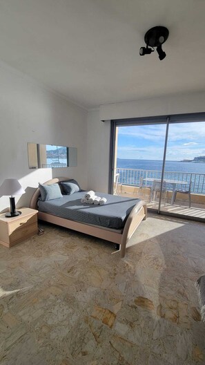 1 bedroom, iron/ironing board, bed sheets - The beach at your feet, magnificent view of Ajaccio, for 2 people, air-conditioned (Ajaccio)