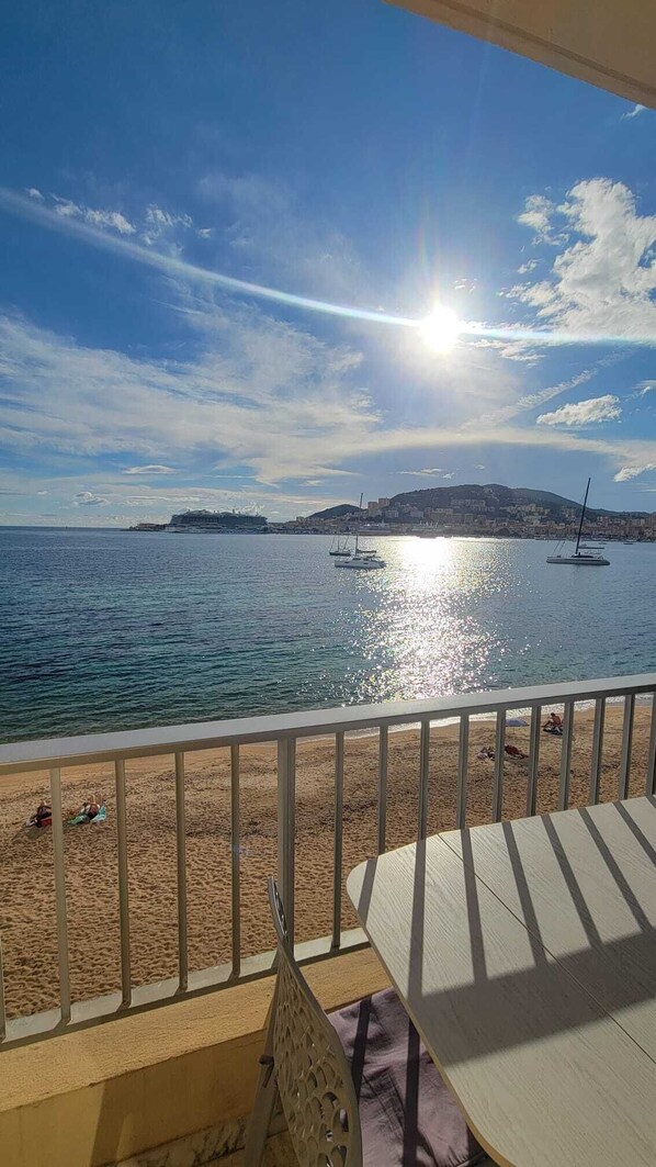 Property grounds - The beach at your feet, magnificent view of Ajaccio, for 2 people, air-conditioned (Ajaccio)