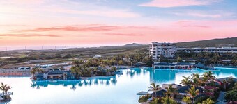 Luxurious 4BR Getaway with Free Airport Transfers!