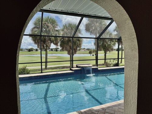 Dreamscape - 3/2 w/ Private Pool On the Golf Course in The Village of Poinciana