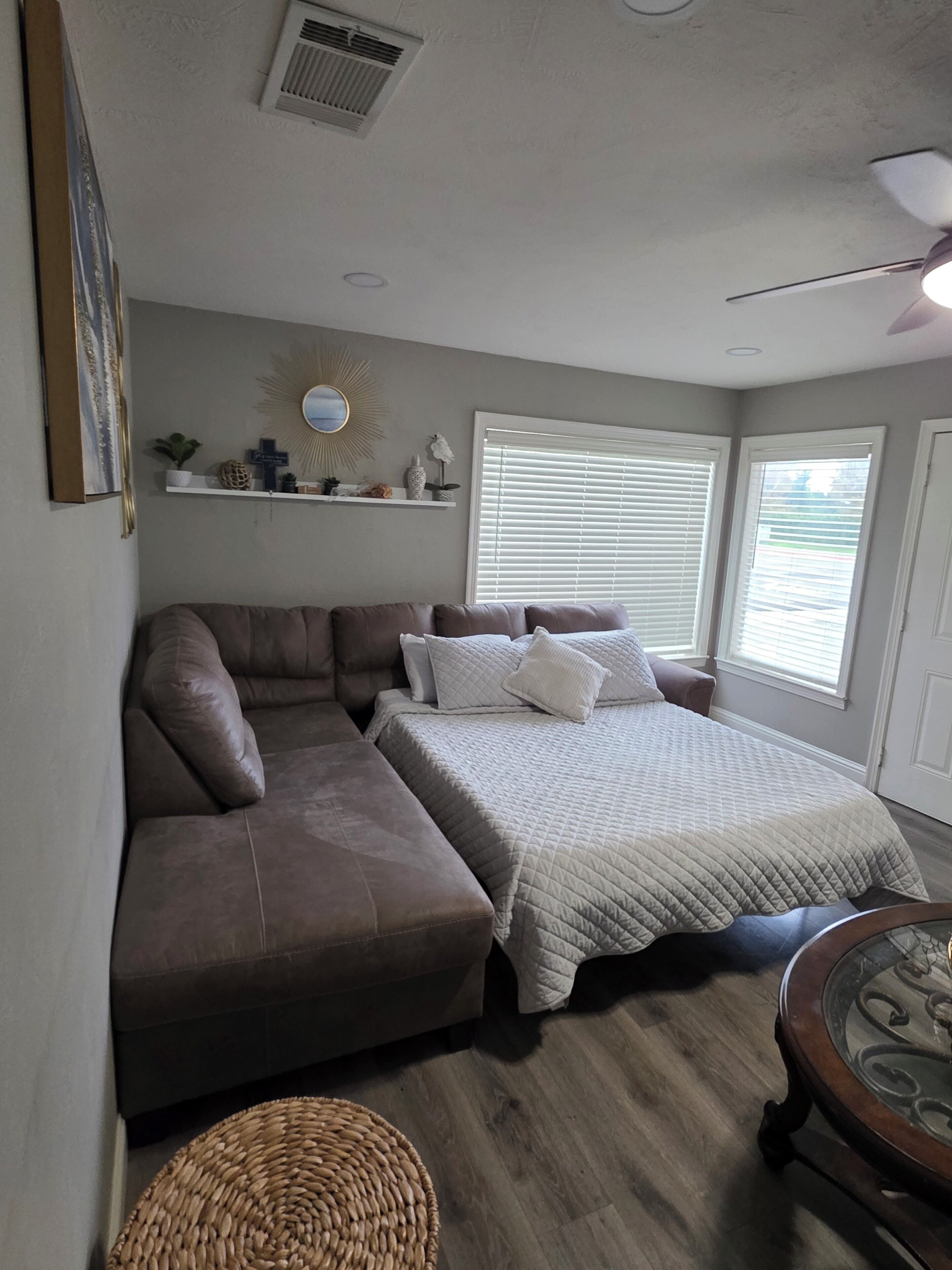 2 bedrooms, iron/ironing board, WiFi, bed sheets