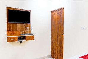 Basic Triple Room - Hotel Kashi Grand Inn (Varanasi)