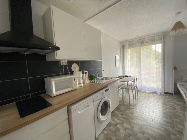 Fridge, microwave, dishwasher, coffee/tea maker