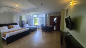 Business Double Room | Desk, free WiFi, bed sheets