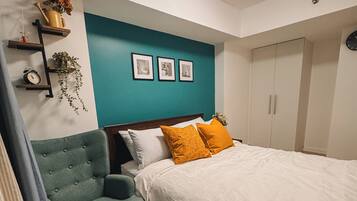 2 habitaciones, escritorio, tabla de planchar con plancha y wifi