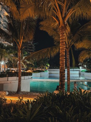 Outdoor pool - Luxury Penthouse in CBD w/ Wave Pool, 7ft Billiards & Wide Balcony for Getaways (San Fernando)