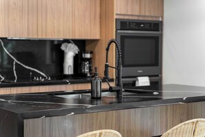 Fridge, microwave, oven, stovetop - Casa Siesta, Modern, by Design District, Hot Tub (Miami)