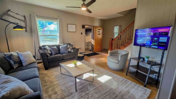 Smart TV, fireplace, offices - Hi-Bug Hideaway- In Town - Historic Home (Red Lodge)
