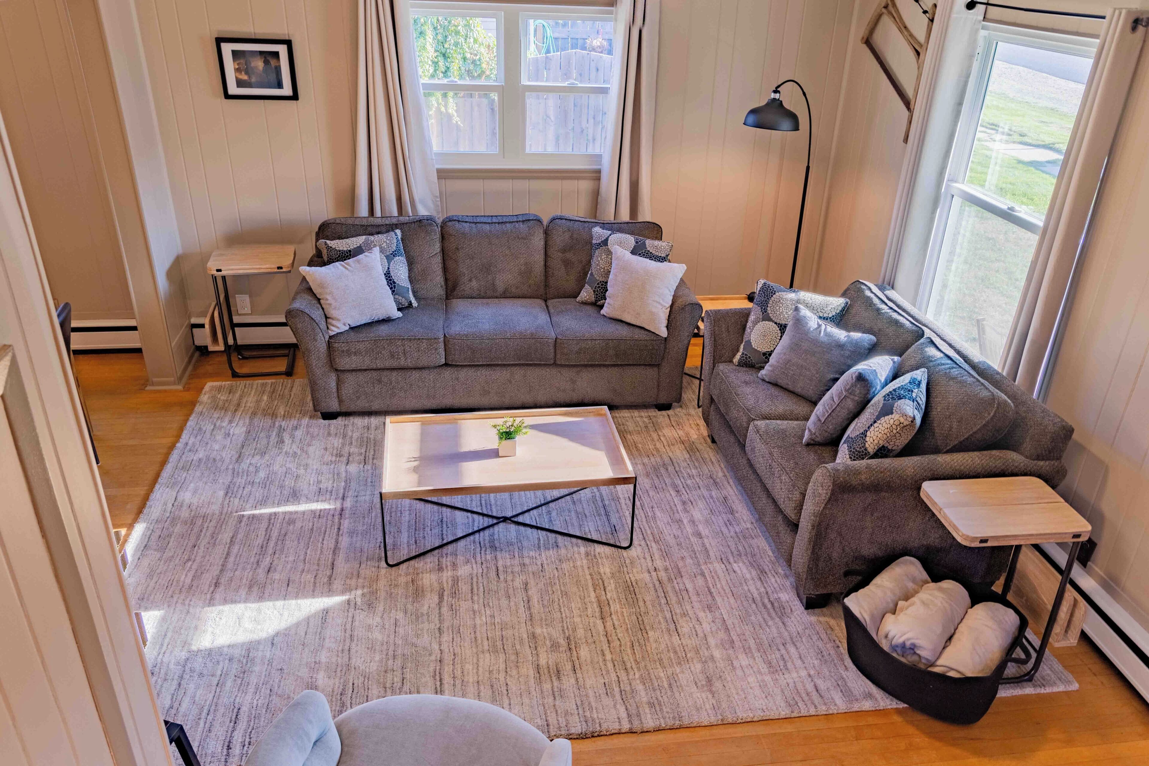 Smart TV, fireplace, offices, computer monitors