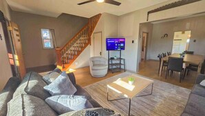 Smart TV, fireplace, offices - Hi-Bug Hideaway- In Town - Historic Home (Red Lodge)