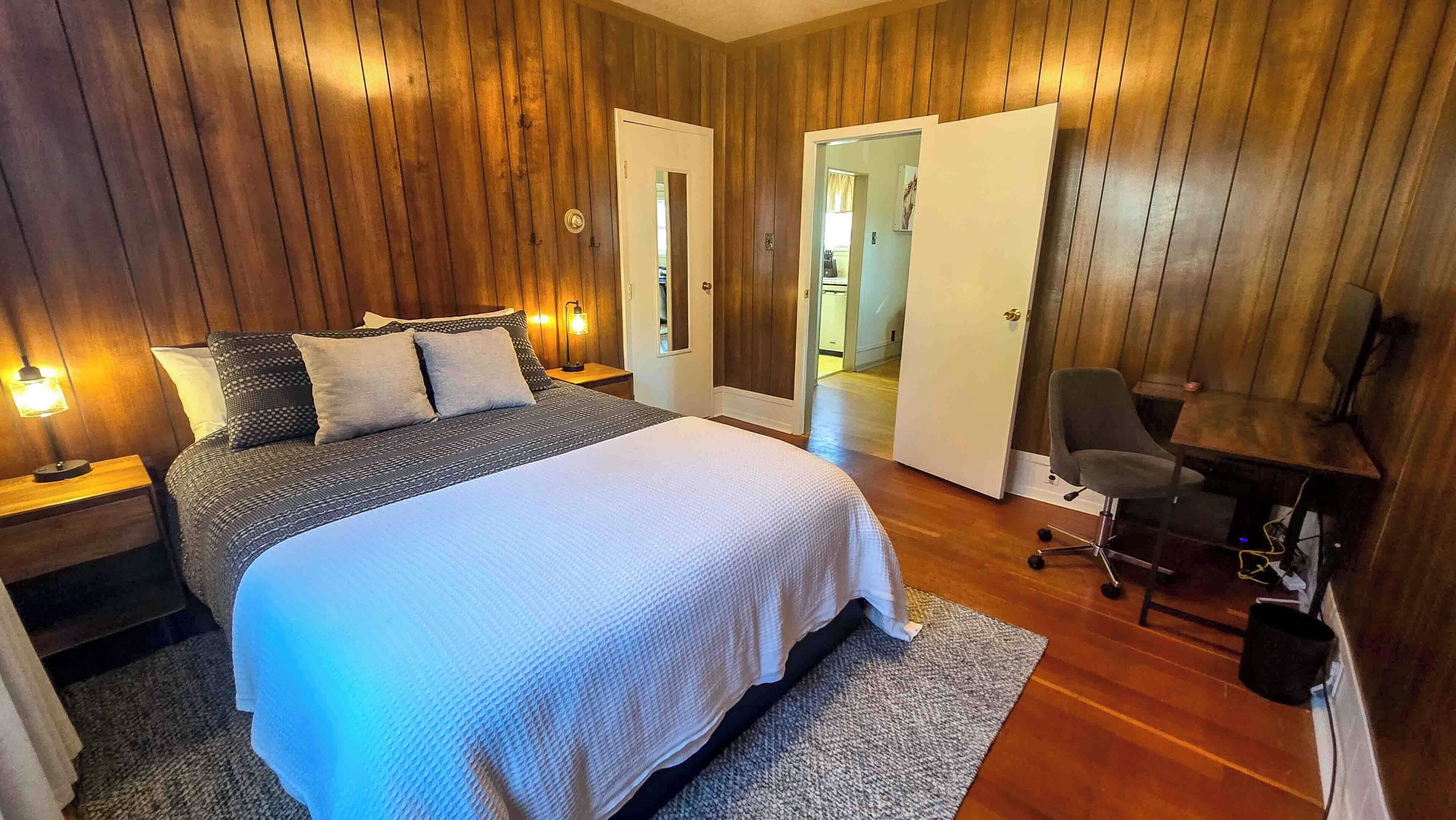 3 makuuhuonetta, työpöytä, silitysrauta/-lauta, ilmainen Wi-Fi