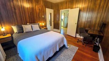 3 bedrooms, desk, iron/ironing board, free WiFi