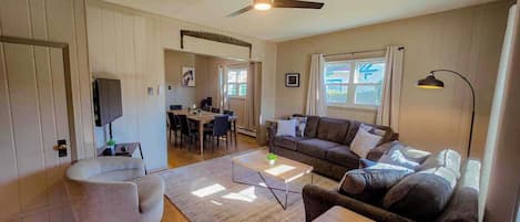 TV connectée, cheminée, espaces bureaux