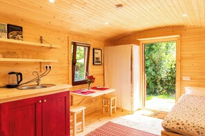 1 Schlafzimmer, Reisekinderbett, kostenloses WLAN, Bettwäsche